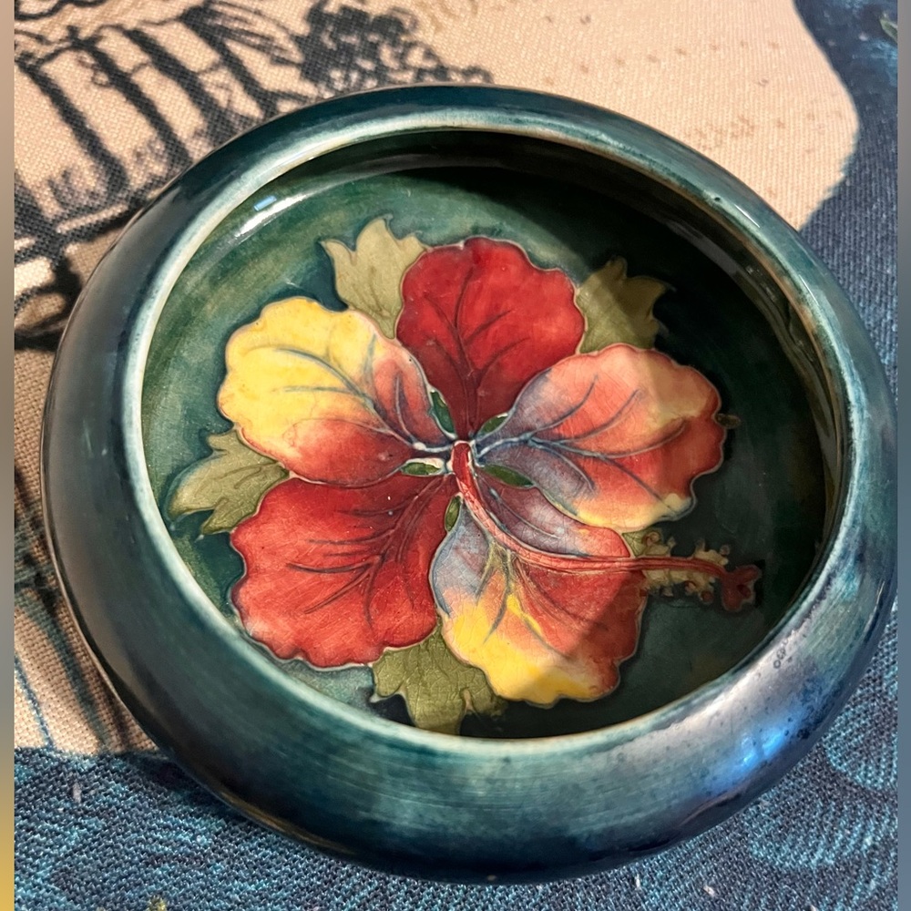 Vintage Pottery Moorcroft England Hibiscus Flower Pin Dish Small Bowl Pottery